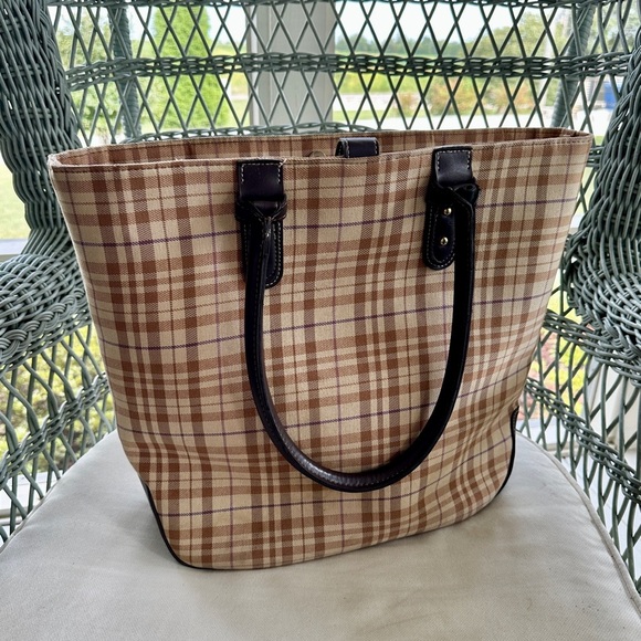 LIZ CLAIBORNE, TOTE BAG IN PLAID FABRIC PATTERN, DOUBLE SHOULDER STRAPS. - Picture 4 of 12